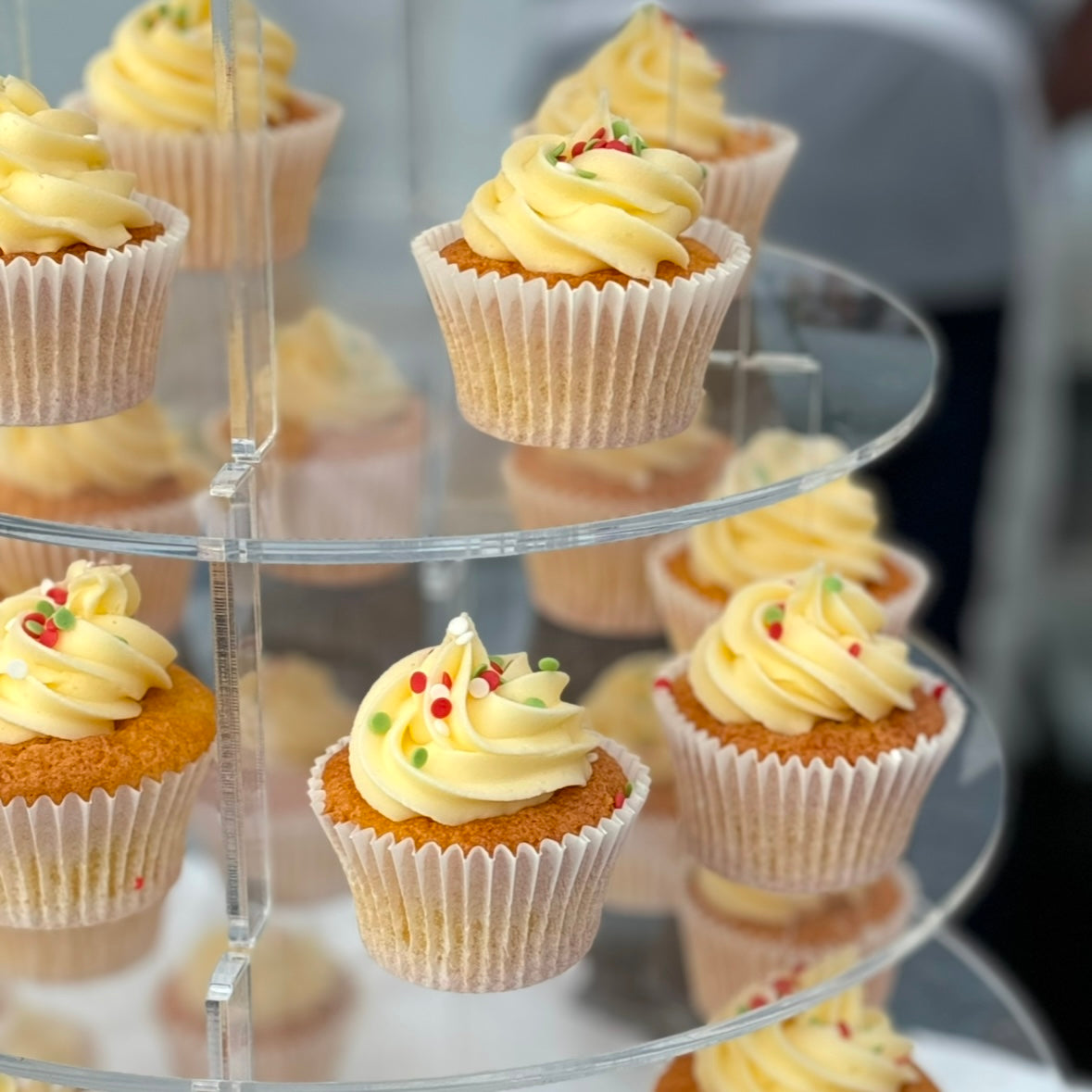 6 x Vanilla Christmas Cupcakes